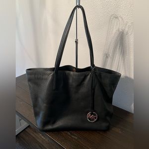 MK purse/tote bag GUC pebble leather